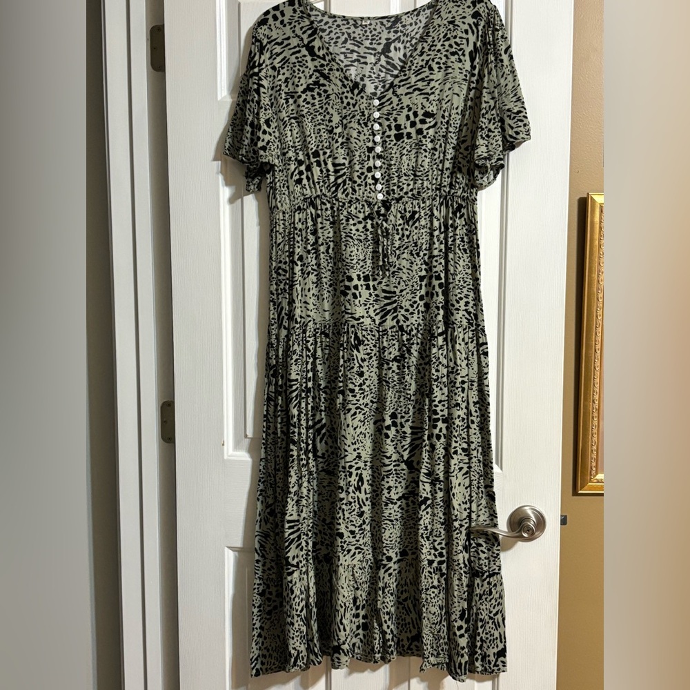 Two Stylish Patterned Midi Dresses - image 1